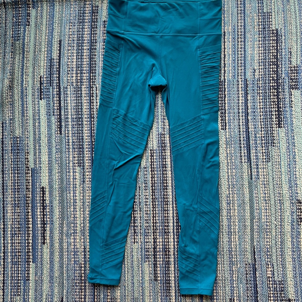 Athleta Green Full Length Leggings size Small 2 side pockets
